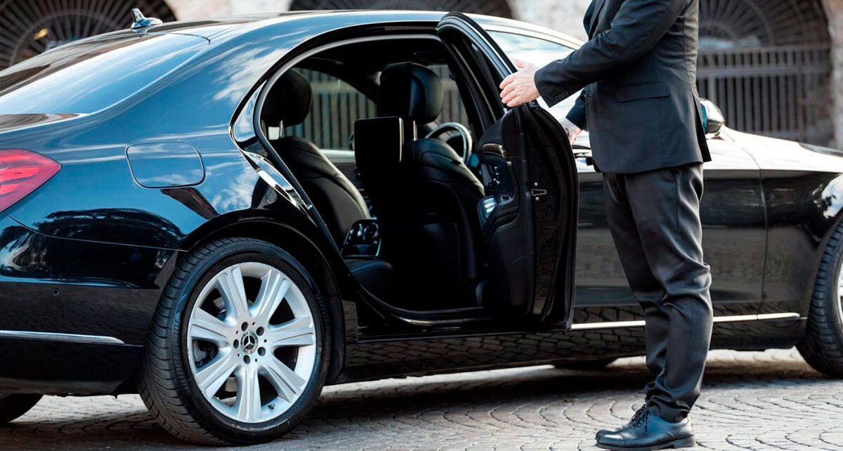 Top Amenities Offered by Dubai Limo Services